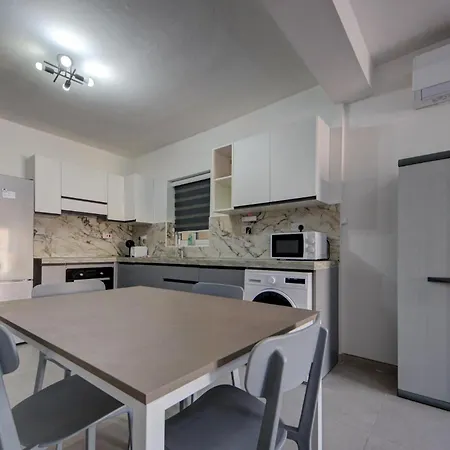 Apartman Seafront With Private Terrace In Marsascala By 360 Estates *