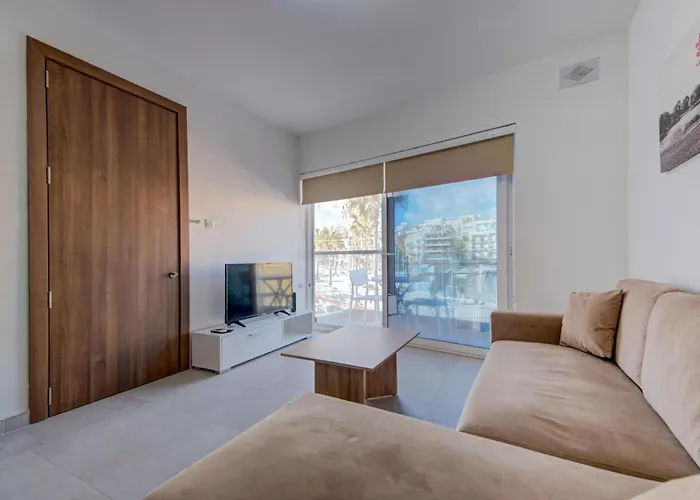 Apartman Seafront With Private Terrace In Marsascala By 360 Estates *