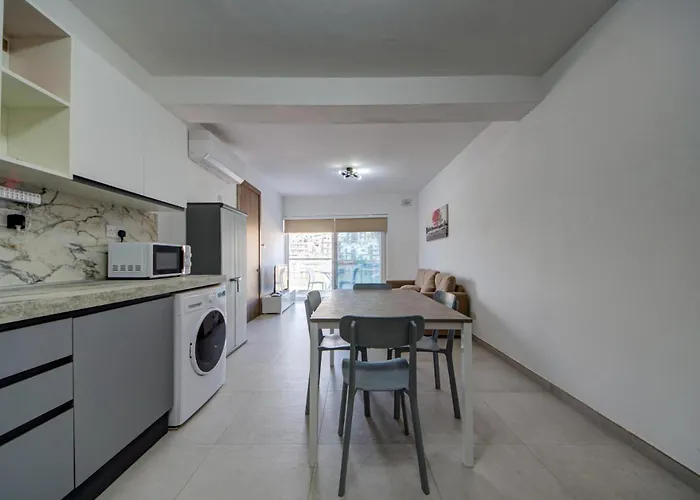 Apartman Seafront With Private Terrace In Marsascala By 360 Estates *