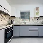 아파트 Seafront With Private Terrace In Marsascala By 360 Estates