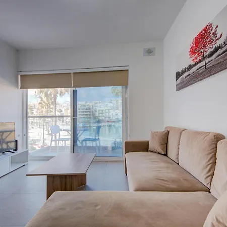 アパート Seafront With Private Terrace In Marsascala By 360 Estates マルサスカーラ
