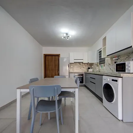 アパート Seafront With Private Terrace In Marsascala By 360 Estates